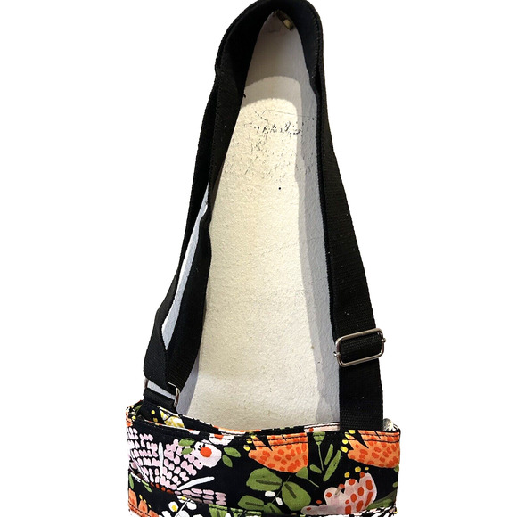 Thirty-One Black And Orange Floral Double Adjustable Handle Front Pocket bag - Picture 4 of 10